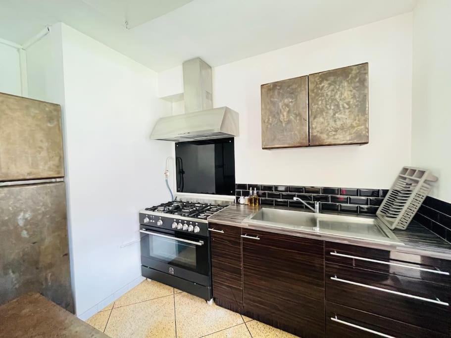Superbe T3 Au Pieds De Notre Dame De La Garde Apartment Marseille Exterior photo